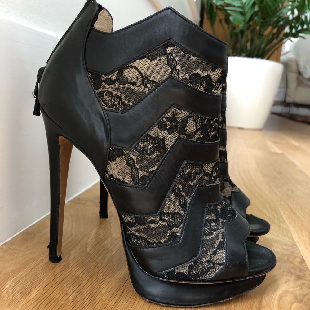 Nicholas Kirkwood Lace Open toe booties